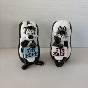 Looney Tunes Pepé Le‎ Pew and Penelope salt and pepper shakers vintage